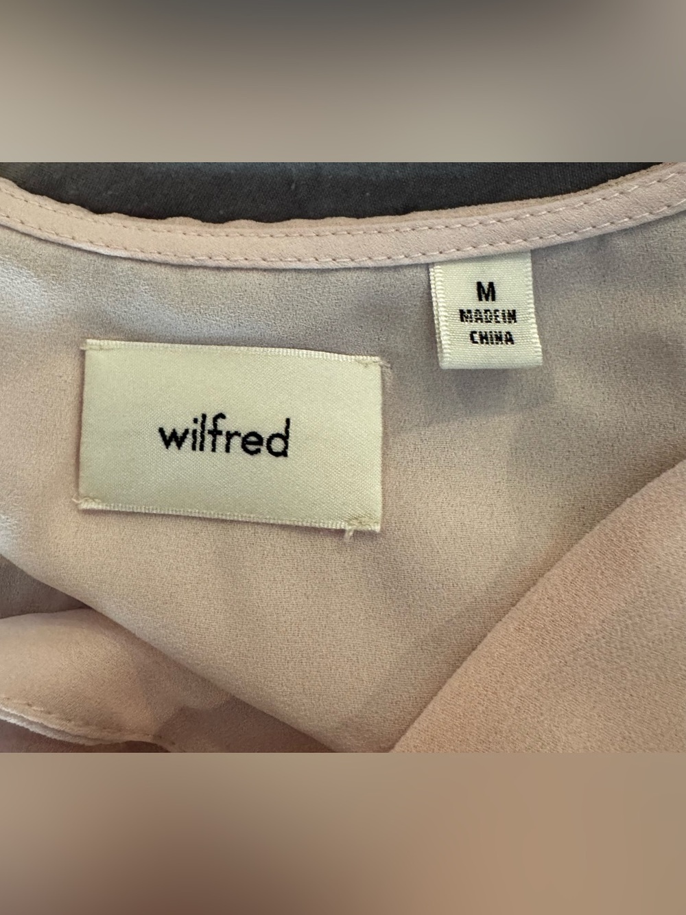 Wilfred Aritzia Soft Pink Long Sleeve V-neck Smocked Waist Blouse - Size M - Picture 6 of 6